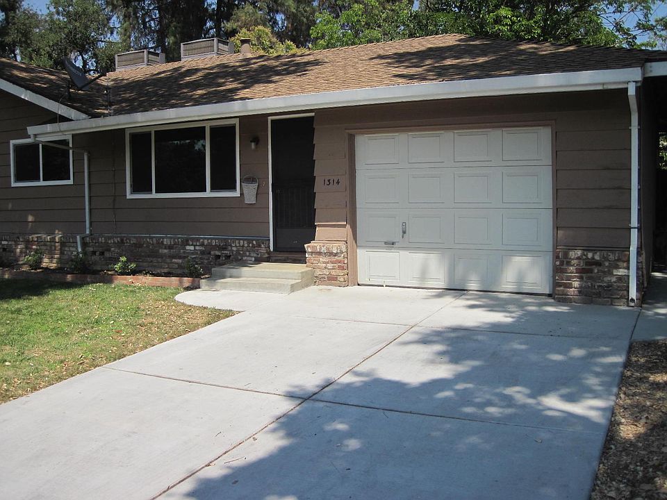 Front (Oak Ave) view