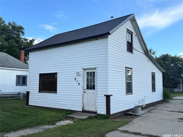 414 4th Avenue E, Biggar, SK S0K 0M0