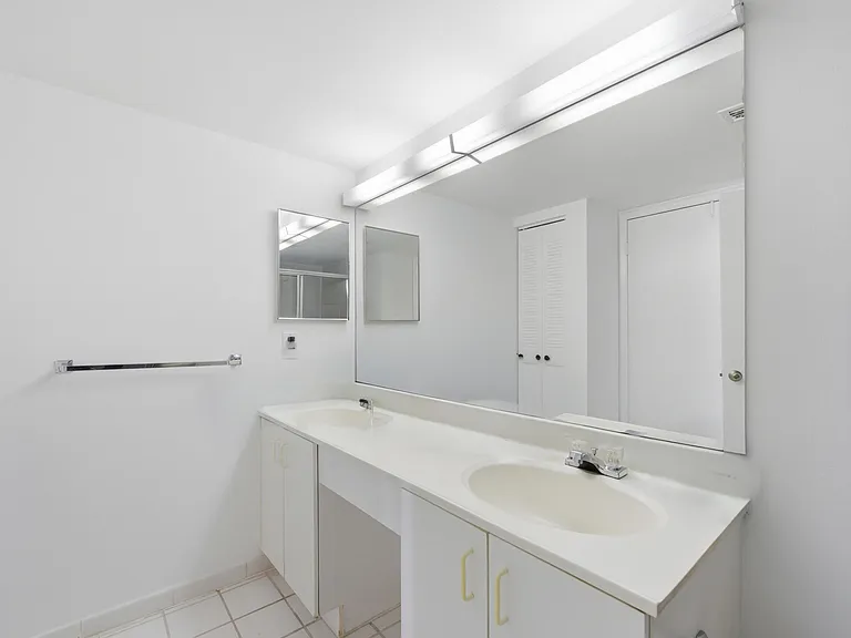3300 NE 192nd St #1201 — Photo 21