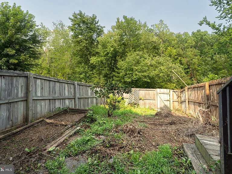 413 Lakeview Ct — Photo 44