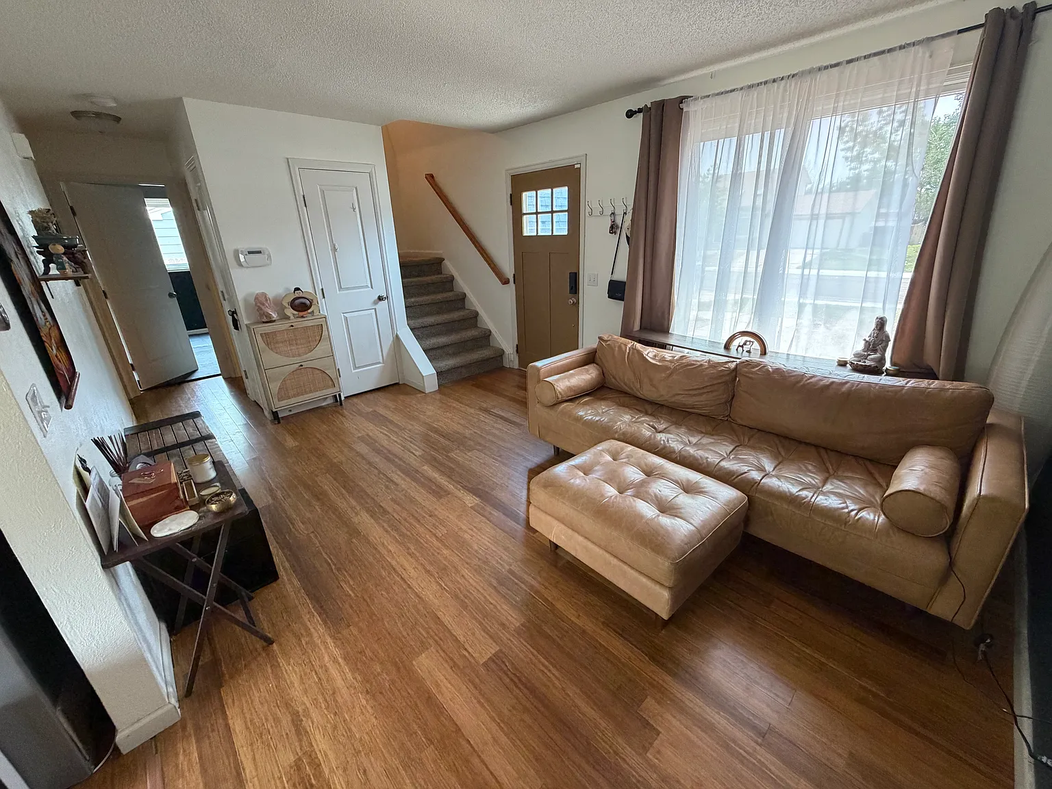 4 bed, 1920 sqft, $2,849 — Photo 2
