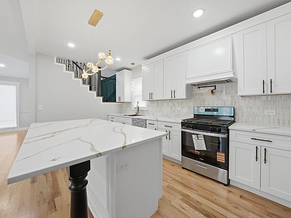4th image of 1513 W 61st St