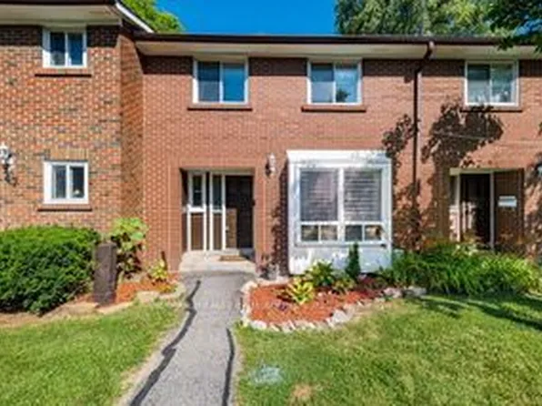 3065 Lenester Dr #46, Mississauga, ON L5C 2B8