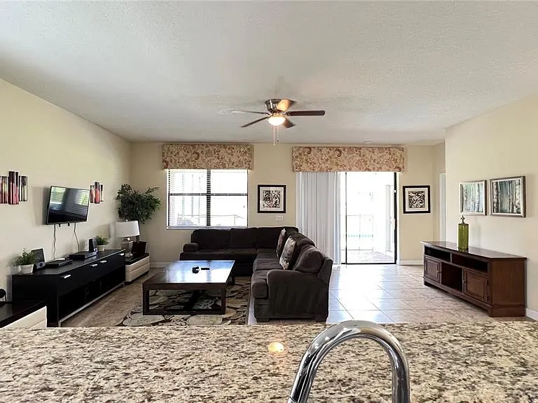 2353 Victoria Dr — Photo 26