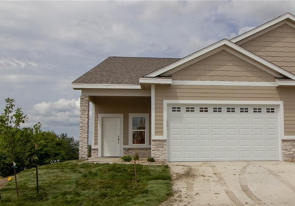 1st image of 1573 SE Blackthorne Dr