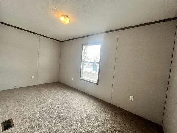 3rd image of 19 Quarry Hill Est #19