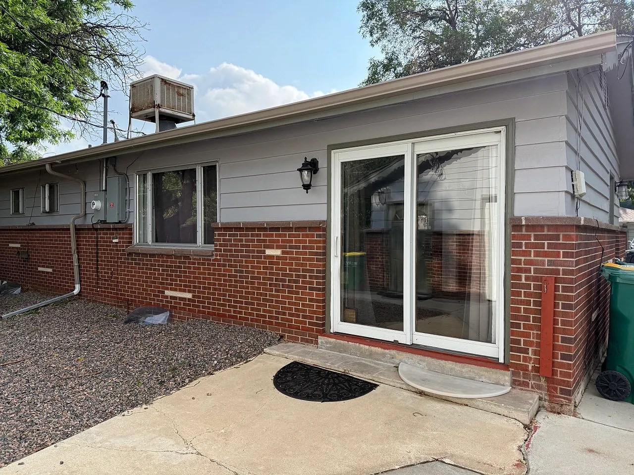 3 bed, 1.5 bath, 1276 sqft, $2,800 — Photo 2