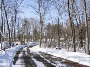 W271S3595 Oak Knoll Dr, Waukesha, WI 53189