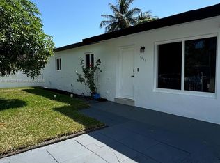4863 SW 44th Ter, Dania Beach, FL 33314