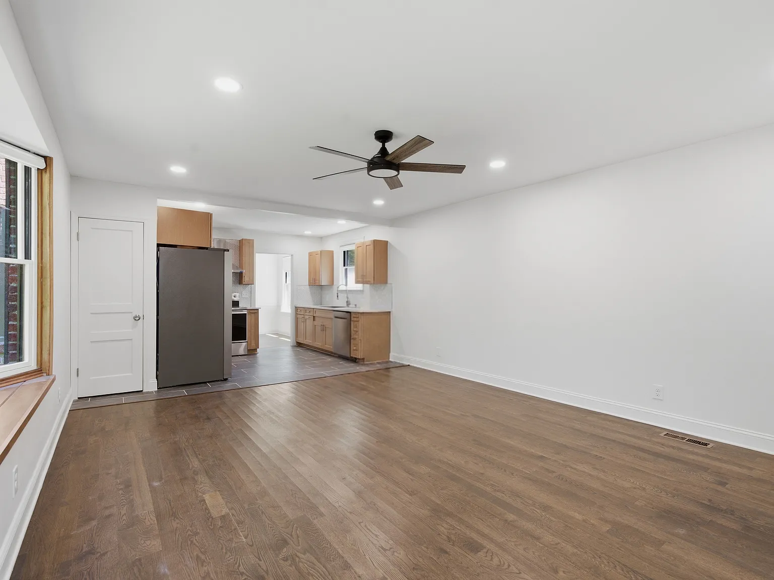 2 bed, 1284 sqft, $2,700 — Photo 3