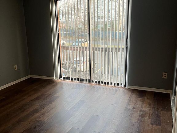 3rd image of 39 King Arthur Ct