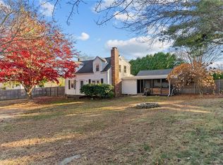 4 Old North Rd, Coventry, RI 02816