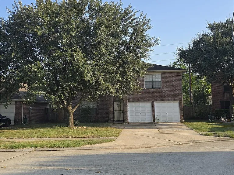3006 Greenbriar Springs Dr — Photo 1