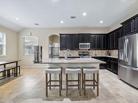3rd image of 6723 Hunters Way Ln