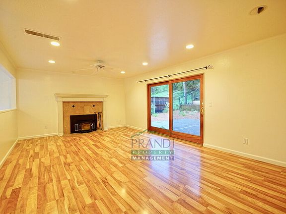 5th image of 75 Stasia Dr