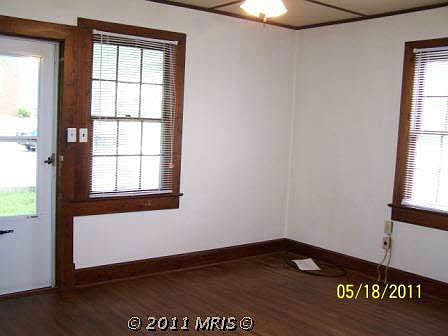 5th image of 185 Newton St