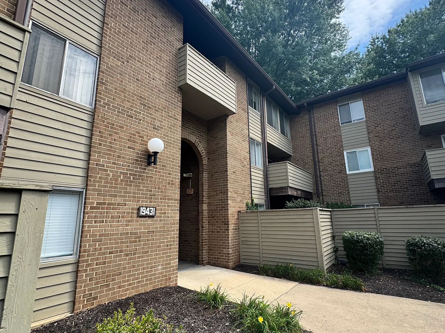 1 bed, 802 sqft, $1,775 — Photo 1