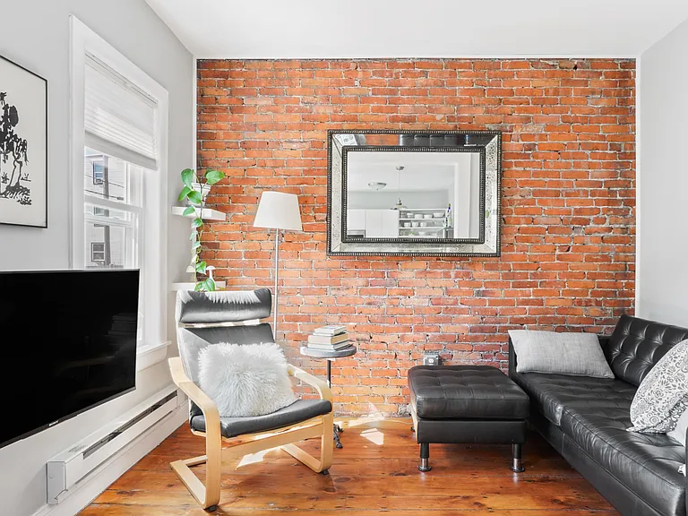 139 Paris St — Photo 4