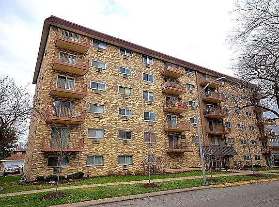 2nd image of 315 Marengo Ave APT 3J