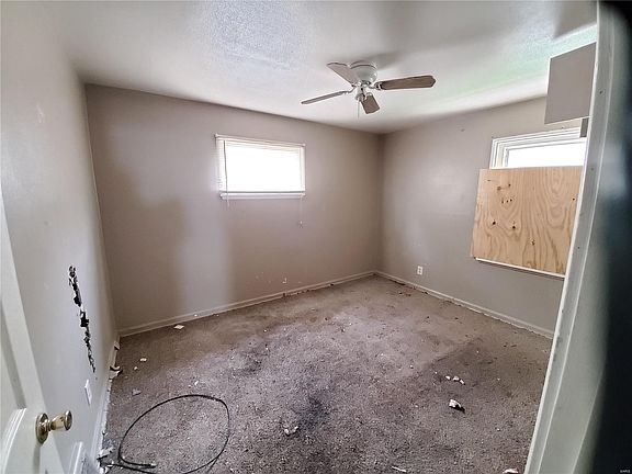 5th image of 9733 Medford Dr