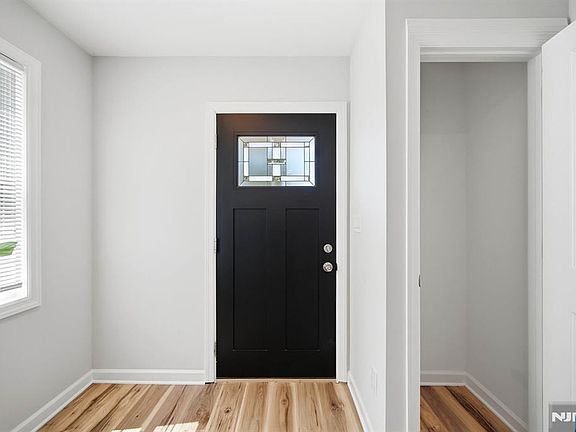 5th image of 77 Chestnut St