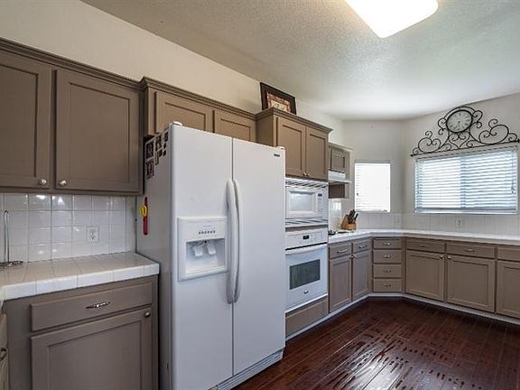 4th image of 2805 N McKelvey Ave
