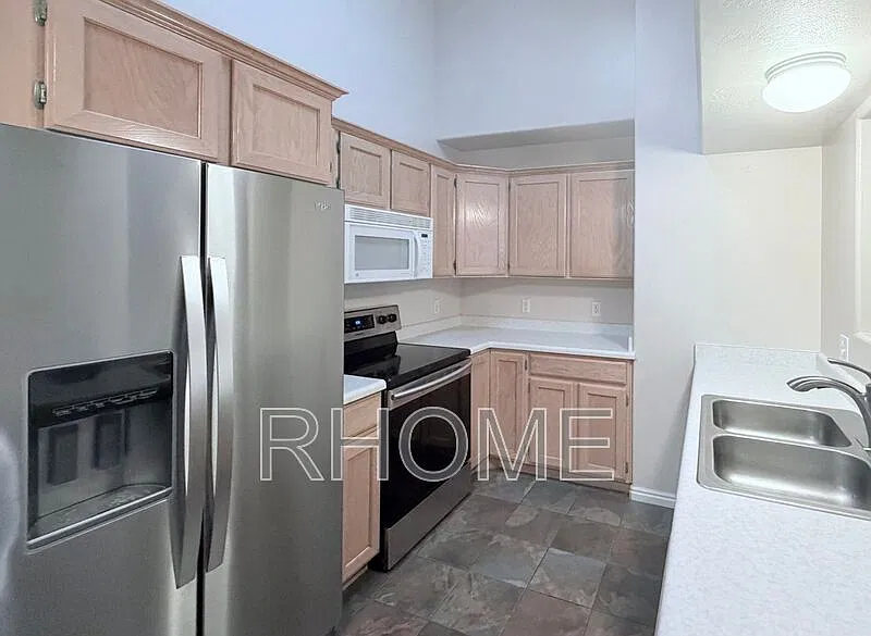 3 bed, 2.0 bath, 1150 sqft, $1,349 — Photo 3
