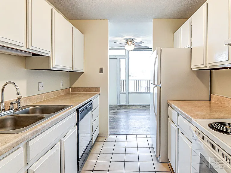 Thornton Place Apartments — Photo 18