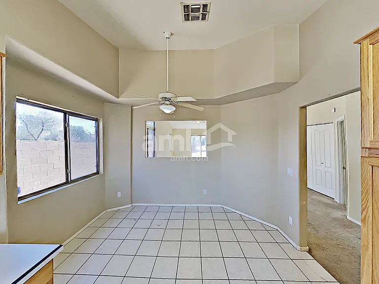 30300 N Royal Oak Way — Photo 5