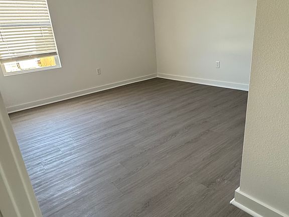 4th image of 4332 Sloan Dr