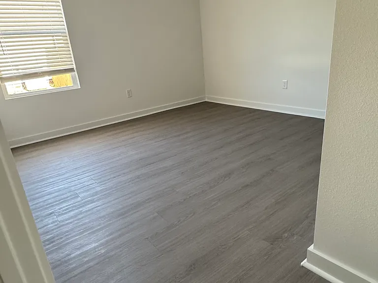 4332 Sloan Dr — Photo 4