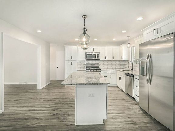 3rd image of 4651 Dale Ct