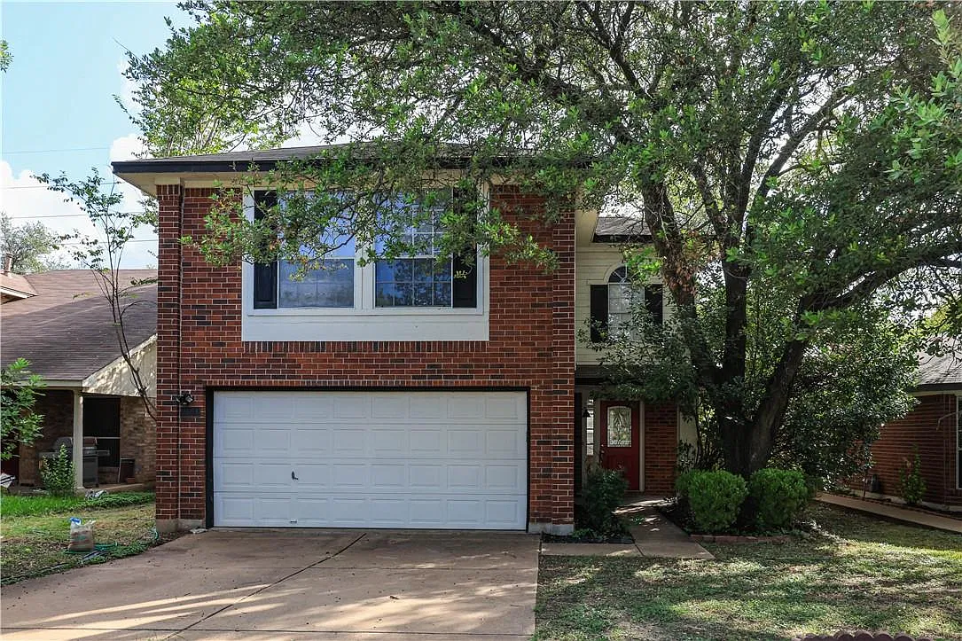 3 bed, 2.5 bath, 1459 sqft, $2,100 — Photo 2