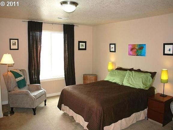 4th image of 2426 NE 113th Ct
