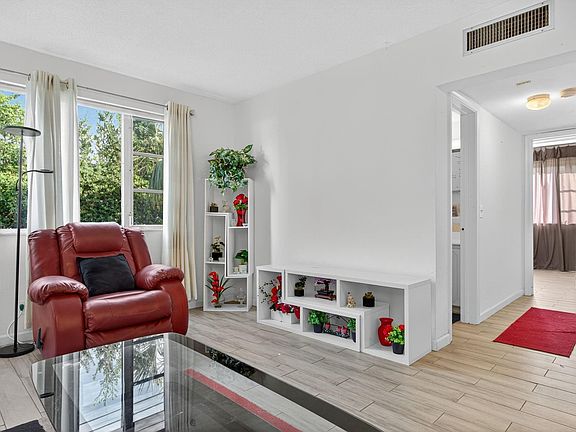 4th image of 418 S Cypress Road #110