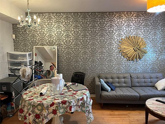 5th image of 1550 Drexel Ave APT 204