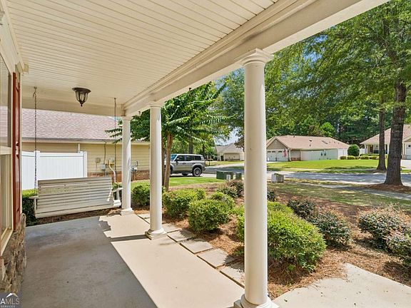 3rd image of 162 Cottage Club Dr