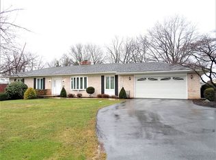 54 Farmland Rd, Leola, PA 17540