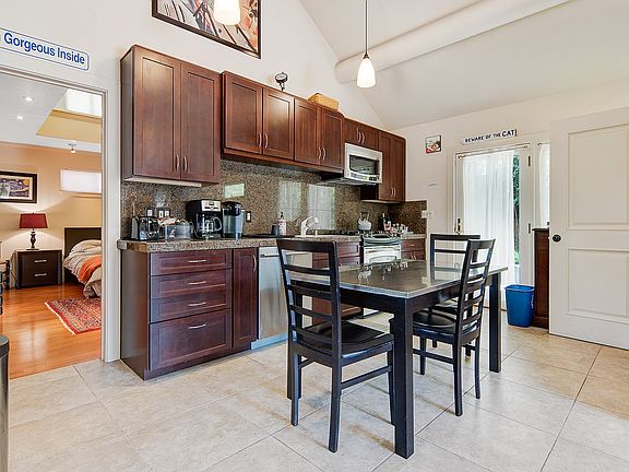 3rd image of 10566 Apricot Ct