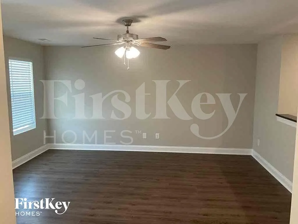 3 bed, 2.0 bath, 1536 sqft, $2,195 — Photo 3