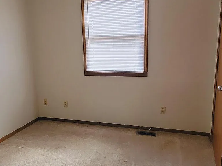 406 W Mill St #4 — Photo 8