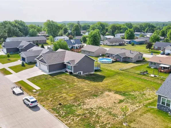 114 Cherry Ln, Riverside, IA 52327