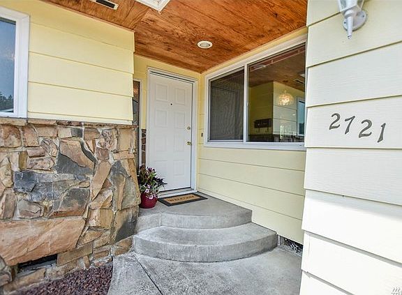 3rd image of 2721 Northlake Ave