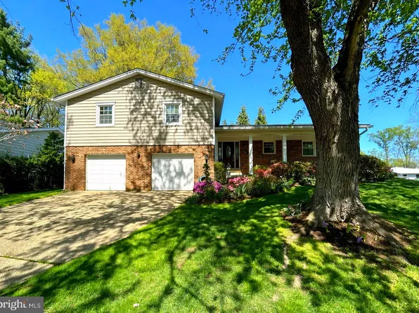 1913 Diplomat Ct, Falls Church, VA 22043