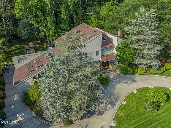 2nd image of 35 Shadow Lawn Drive