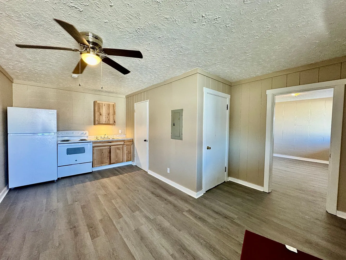 Weekly OR Monthly - One Bedroom, Utilities Included — Photo 1