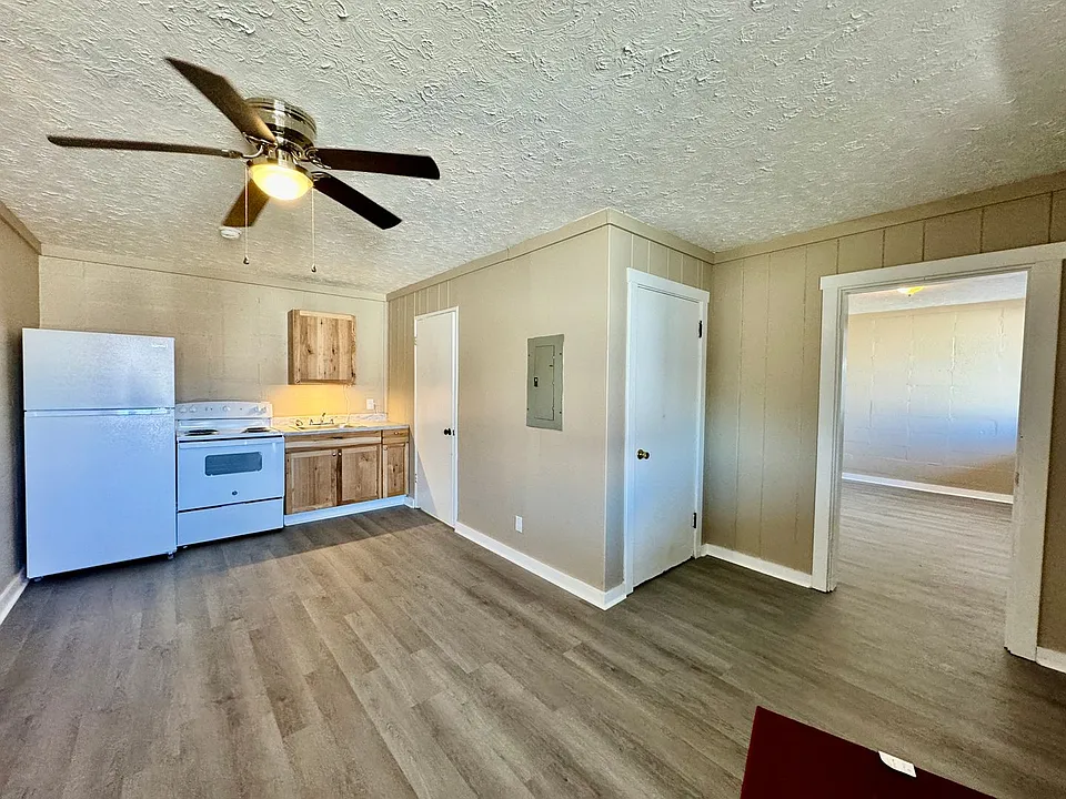 1018 W Lexington Ave #4
