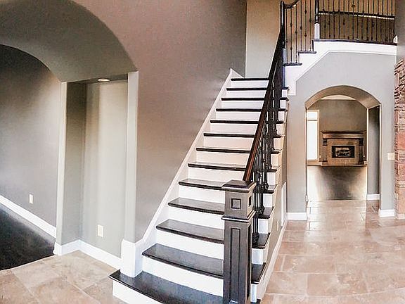 2-story foyer