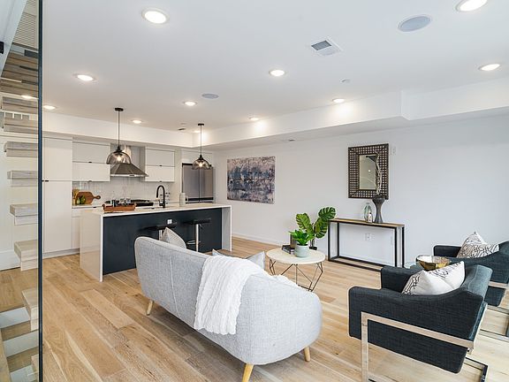 2nd image of 871 N 20th St #4WS7KQ