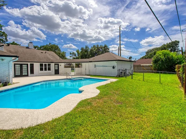 414 N Pecan Dr, Tomball, TX 77375